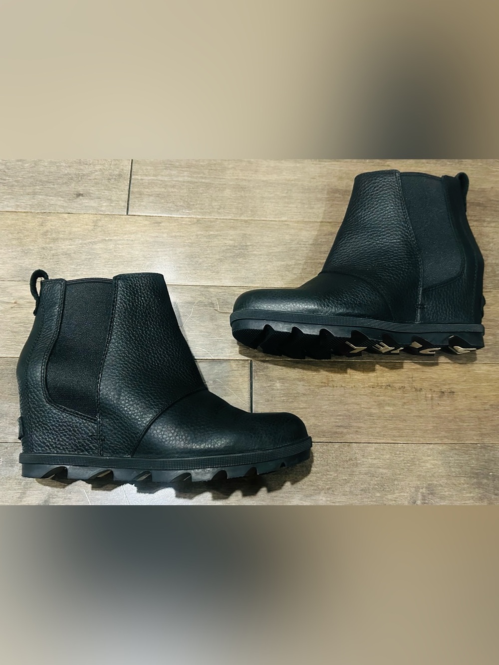 Women’s Sz 9.5 Pebbled Black Leather Sorel Joan of Arctic II Wedge Boots